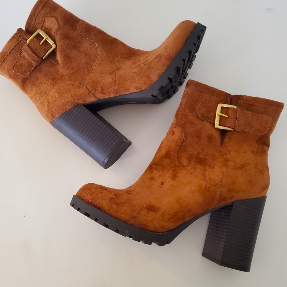 a.n.a Ronnie size11 Brown Suede Ankle Boots - Picture 2 of 3